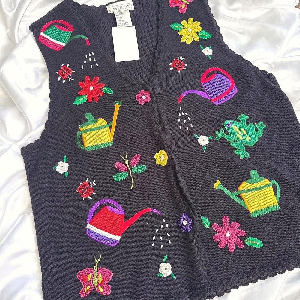Mandalay Bay Vintage Garden Embroidered Sweater Vest Black Floral Frog Large